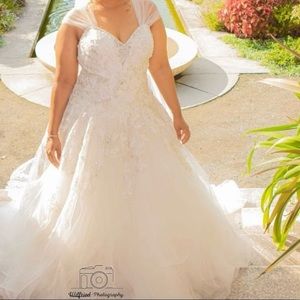 Wedding dress with train and cap sleeves